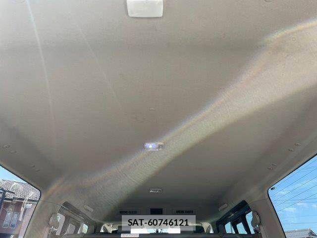 Nissan NV350 Caravan 2017-04 8563073-12