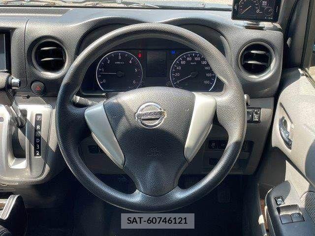Nissan NV350 Caravan 2017-04 8563073-13