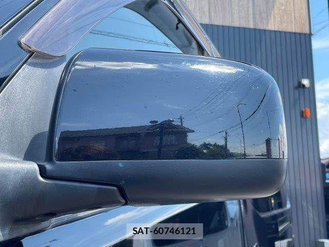 Nissan NV350 Caravan 2017-04 8563073-28