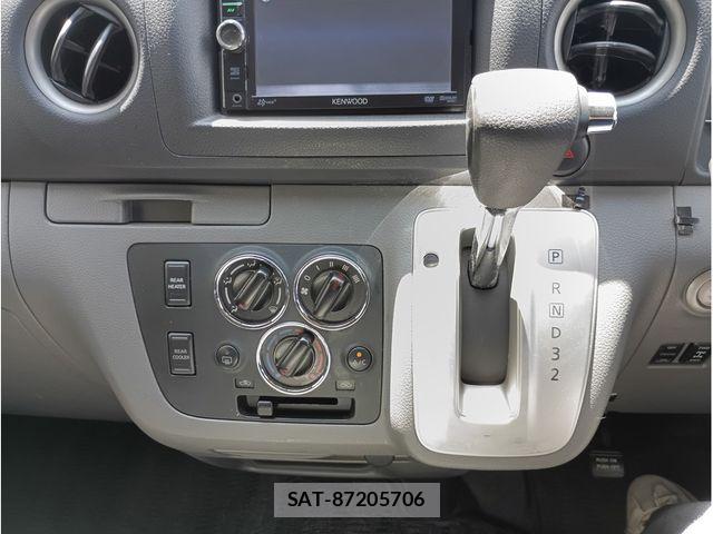 Nissan NV350 Caravan 2012-10 8563074-13