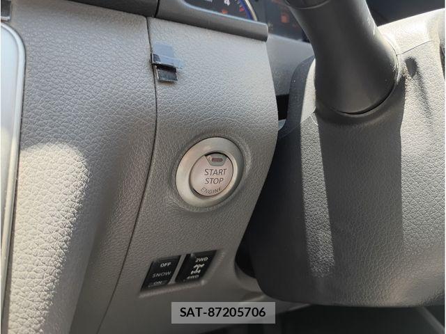 Nissan NV350 Caravan 2012-10 8563074-15