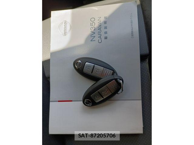 Nissan NV350 Caravan 2012-10 8563074-16