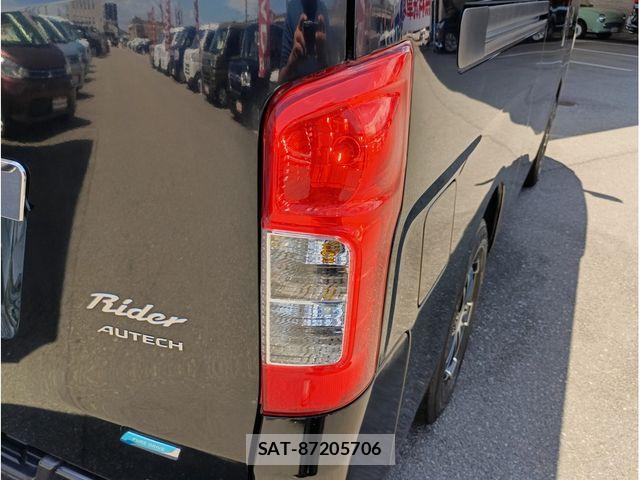 Nissan NV350 Caravan 2012-10 8563074-18