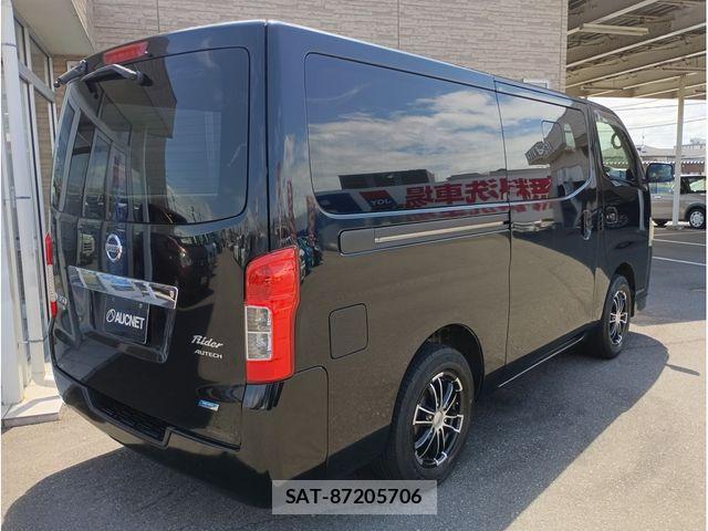 Nissan NV350 Caravan 2012-10 8563074-1