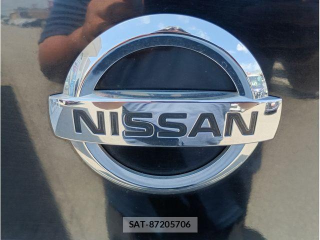 Nissan NV350 Caravan 2012-10 8563074-19