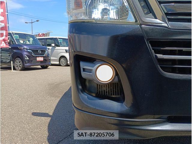 Nissan NV350 Caravan 2012-10 8563074-21