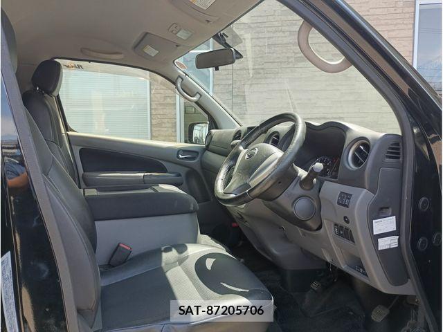 Nissan NV350 Caravan 2012-10 8563074-5