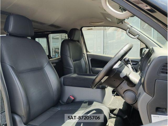 Nissan NV350 Caravan 2012-10 8563074-6