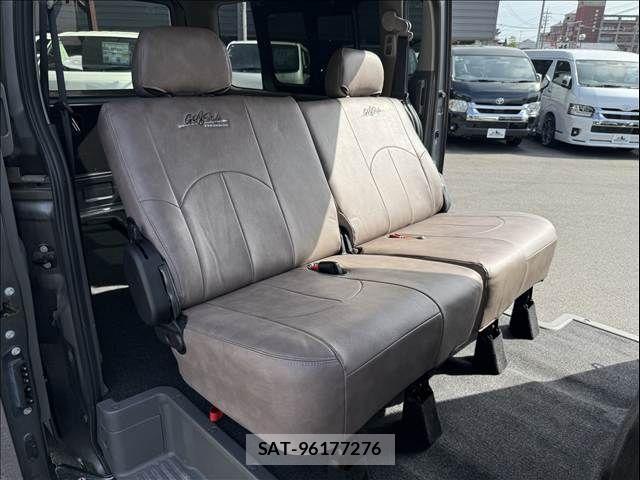 Nissan NV350 Caravan 2017-06 8628228-9