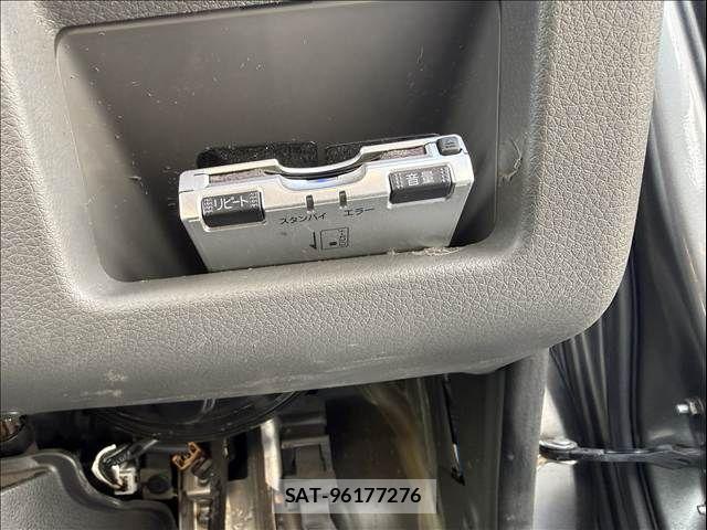 Nissan NV350 Caravan 2017-06 8628228-16