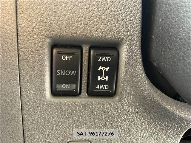 Nissan NV350 Caravan 2017-06 8628228-18