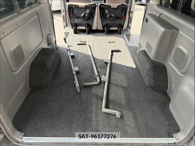 Nissan NV350 Caravan 2017-06 8628228-19