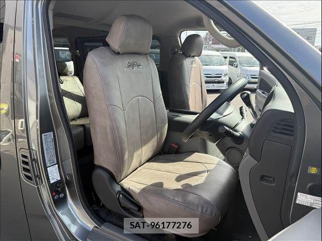 Nissan NV350 Caravan 2017-06 8628228-8