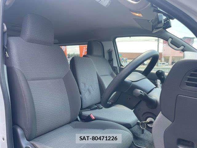Nissan NV350 Caravan 2021-07 8628231-9