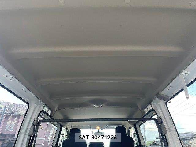 Nissan NV350 Caravan 2021-07 8628231-12