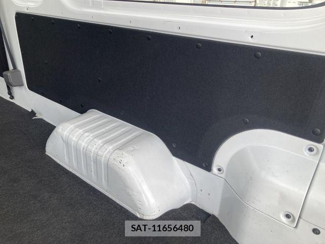 Nissan NV350 Caravan 2020-05 8628229-10