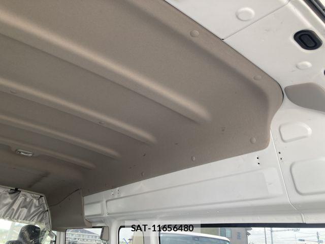 Nissan NV350 Caravan 2020-05 8628229-12