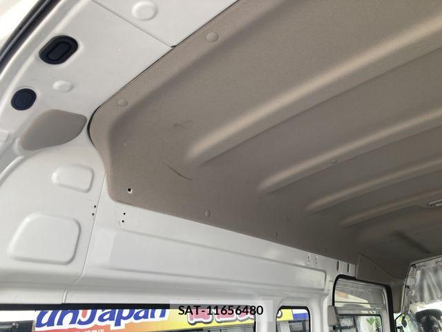 Nissan NV350 Caravan 2020-05 8628229-13