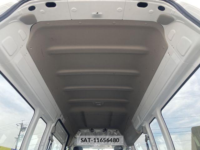 Nissan NV350 Caravan 2020-05 8628229-14