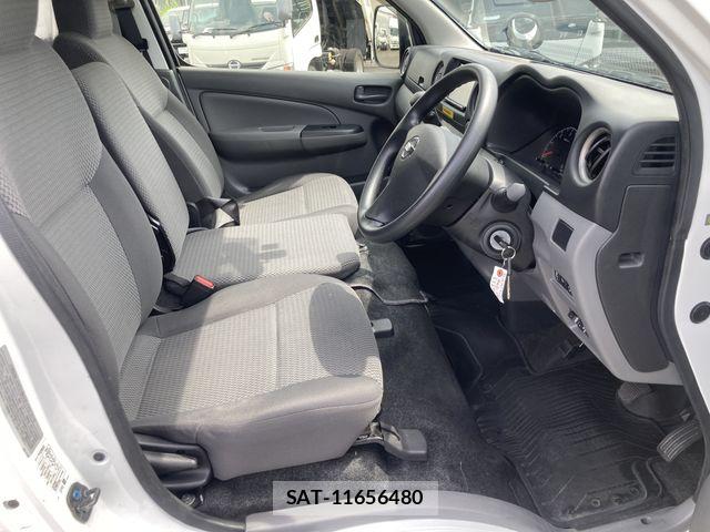 Nissan NV350 Caravan 2020-05 8628229-2