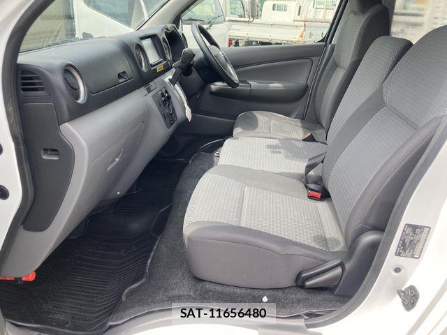 Nissan NV350 Caravan 2020-05 8628229-4
