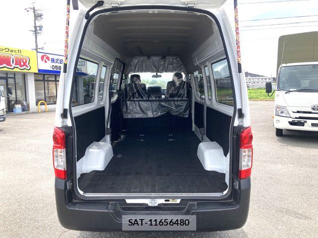 Nissan NV350 Caravan 2020-05 8628229-8
