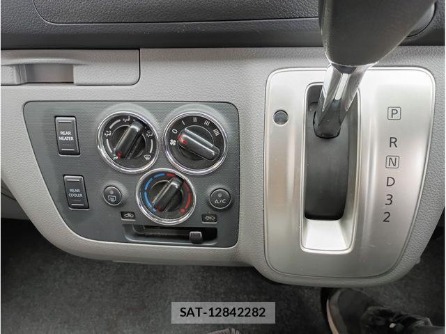 Nissan NV350 Caravan 2016-06 8660841-14