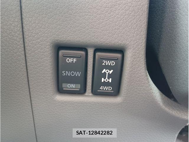 Nissan NV350 Caravan 2016-06 8660841-16