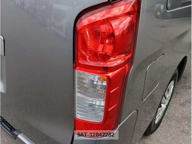 Nissan NV350 Caravan 2016-06 8660841-22