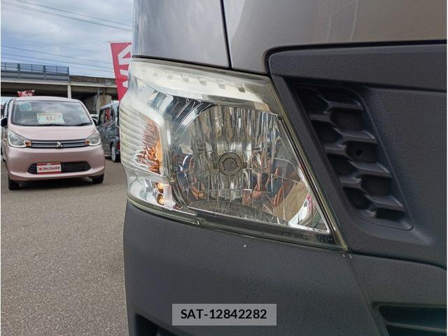 Nissan NV350 Caravan 2016-06 8660841-24