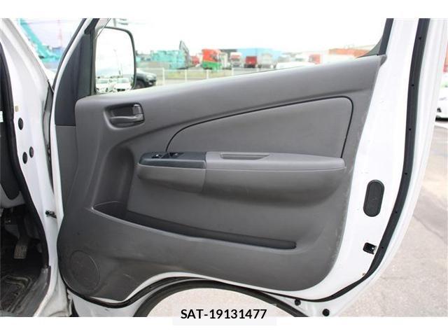 Nissan NV350 Caravan 2020-08 8666697-25
