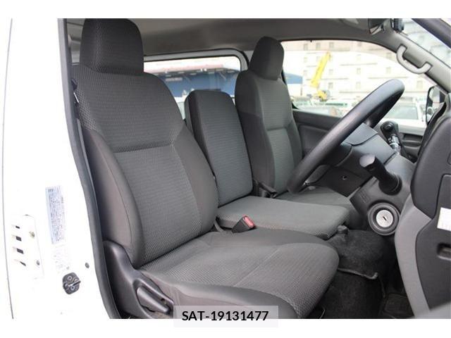 Nissan NV350 Caravan 2020-08 8666697-28