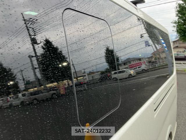Nissan NV350 Caravan 2017-01 8660843-9