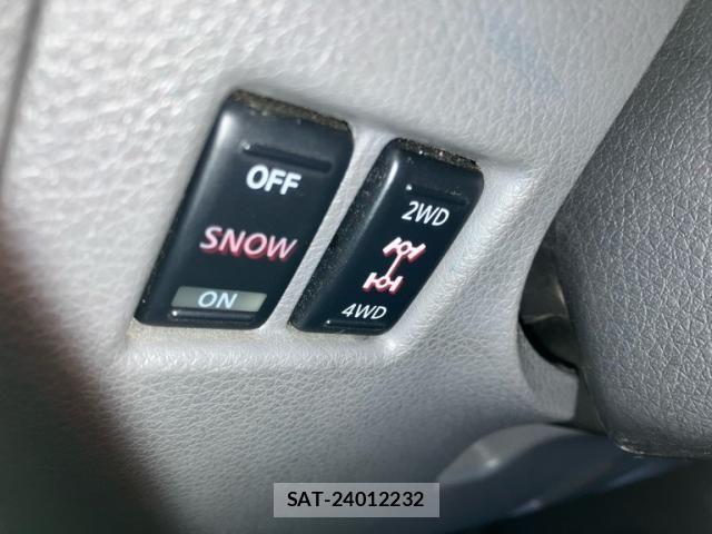 Nissan NV350 Caravan 2017-01 8660843-13