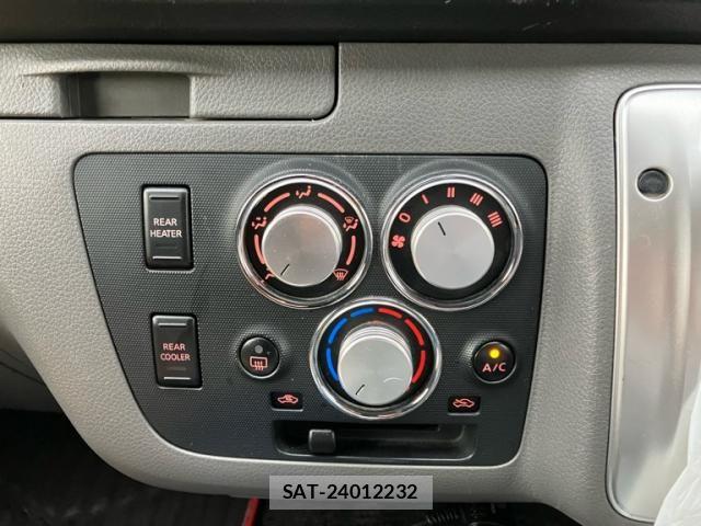 Nissan NV350 Caravan 2017-01 8660843-16