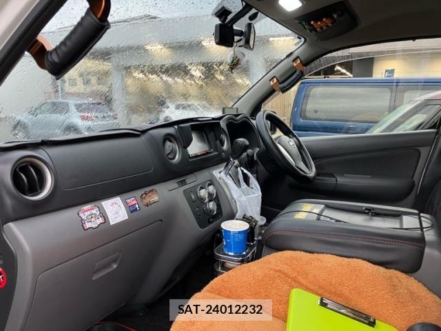 Nissan NV350 Caravan 2017-01 8660843-6