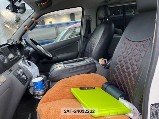 Nissan NV350 Caravan 2017-01 8660843-7