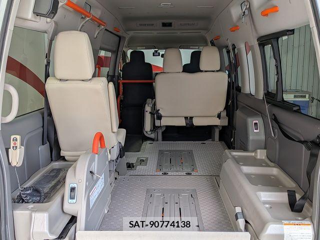 Nissan NV350 Caravan 2020-03 8660842-10