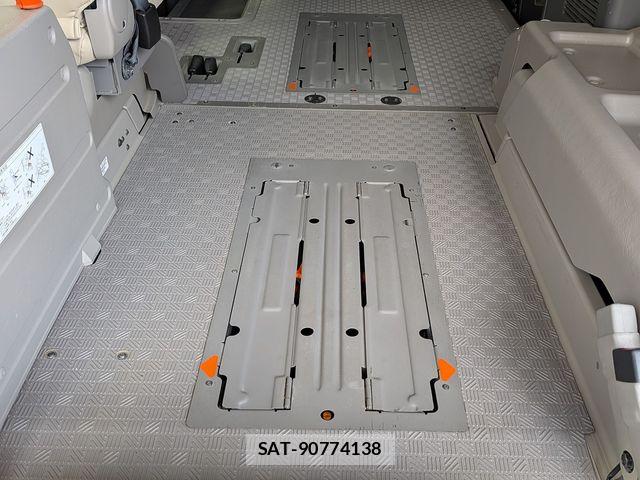 Nissan NV350 Caravan 2020-03 8660842-11