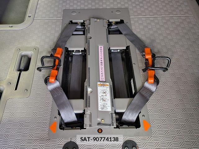 Nissan NV350 Caravan 2020-03 8660842-13