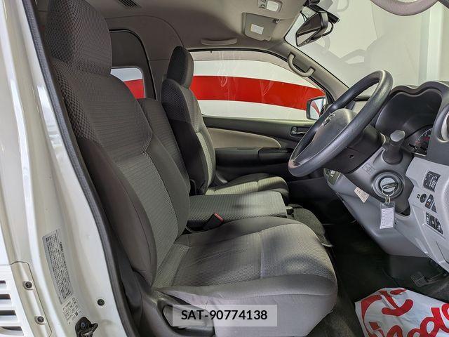 Nissan NV350 Caravan 2020-03 8660842-28
