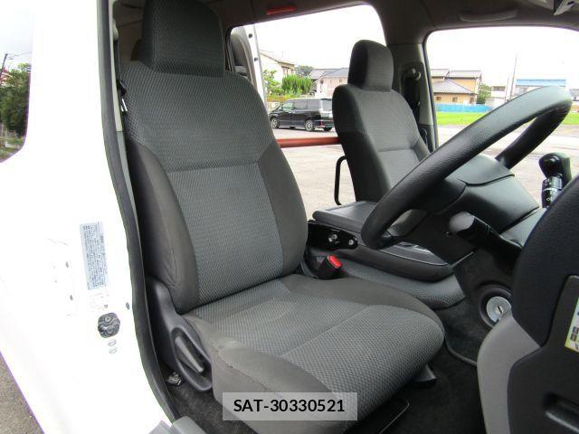 Nissan NV350 Caravan 2014-09 8660844-9