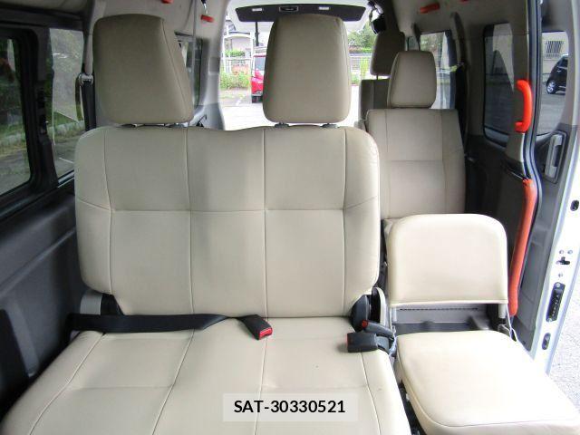 Nissan NV350 Caravan 2014-09 8660844-11