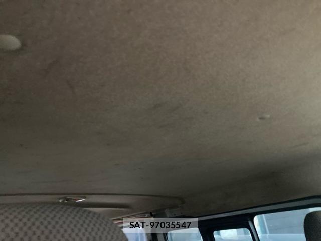 Nissan NV350 Caravan 2012-10 8686227-9
