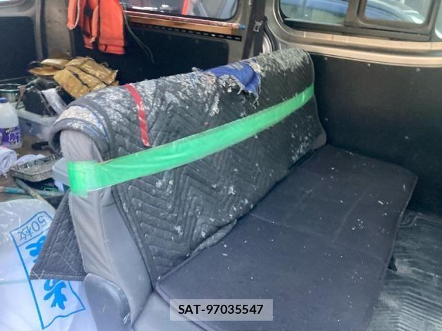 Nissan NV350 Caravan 2012-10 8686227-10