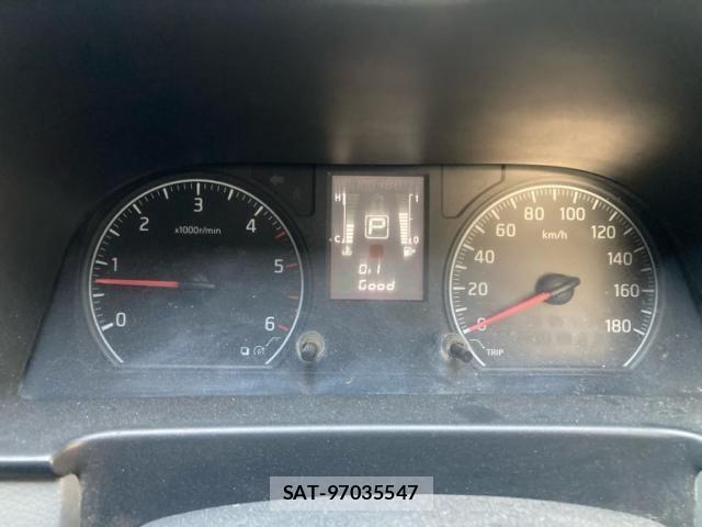Nissan NV350 Caravan 2012-10 8686227-13