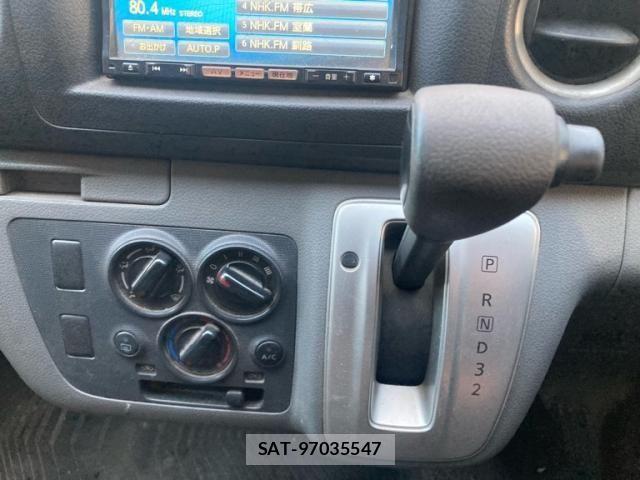 Nissan NV350 Caravan 2012-10 8686227-15