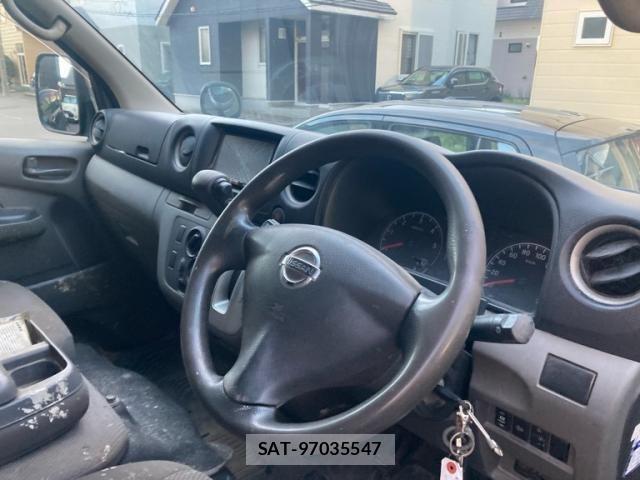 Nissan NV350 Caravan 2012-10 8686227-6