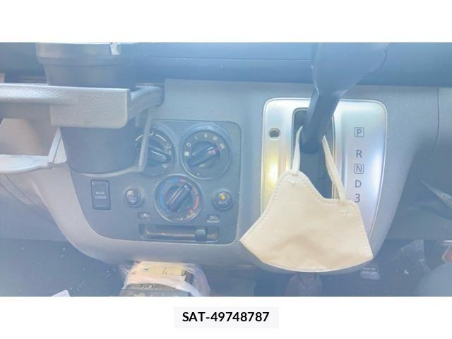 Nissan NV350 Caravan 2013-02 8744993-10