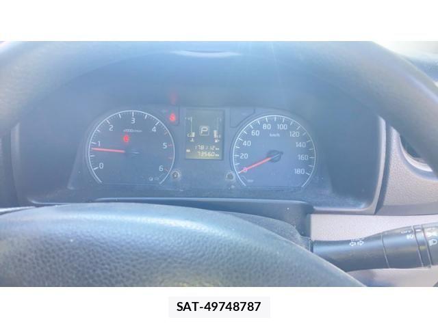 Nissan NV350 Caravan 2013-02 8744993-11